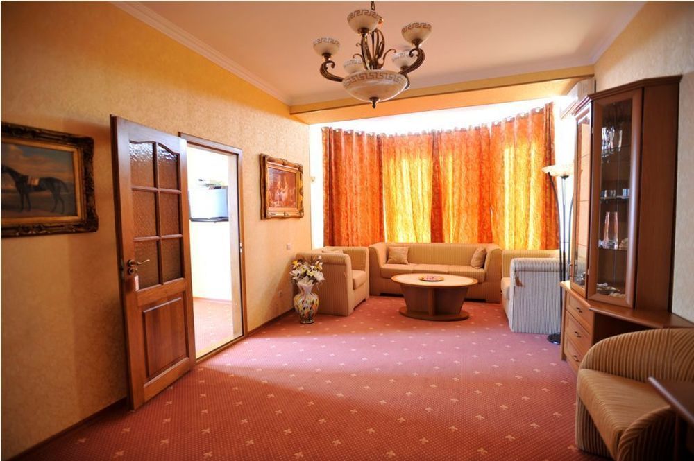 Diplomat Club Hotel تشيسيناو المظهر الخارجي الصورة