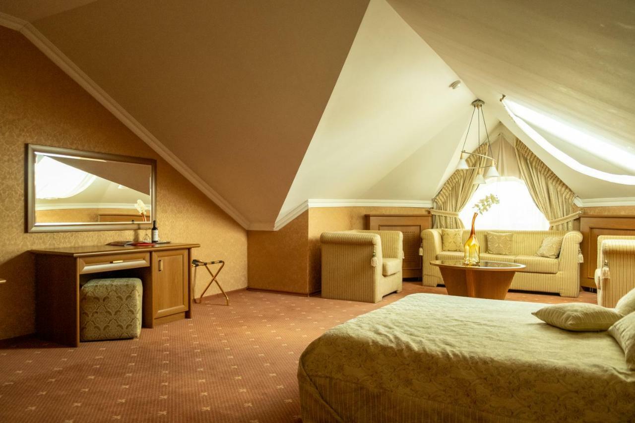 Diplomat Club Hotel تشيسيناو المظهر الخارجي الصورة