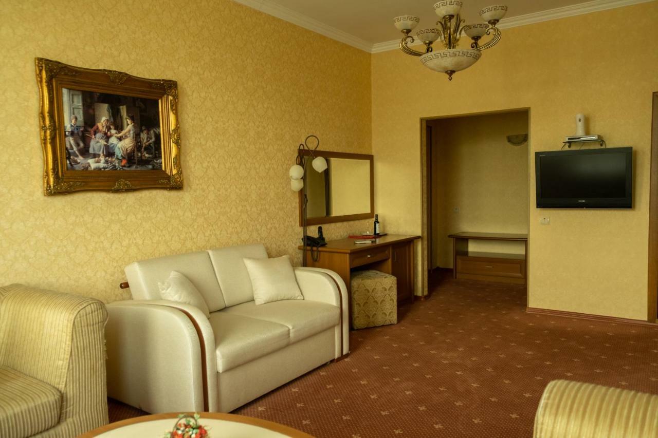 Diplomat Club Hotel تشيسيناو المظهر الخارجي الصورة