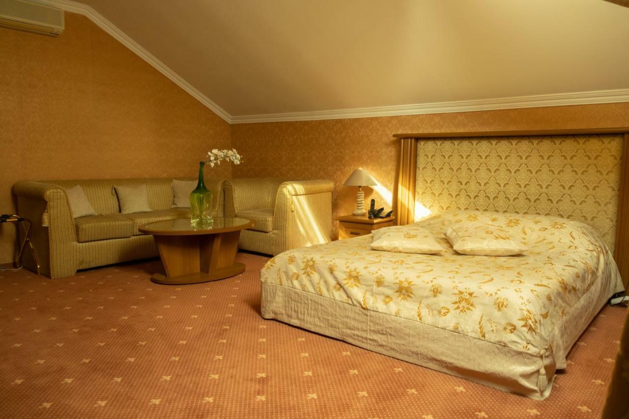 Diplomat Club Hotel تشيسيناو المظهر الخارجي الصورة